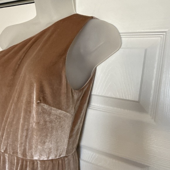 Baltic Born Tatiana Velvet One Shoulder Maxi Dress Champagne Beige Size M Slit - Picture 10 of 15